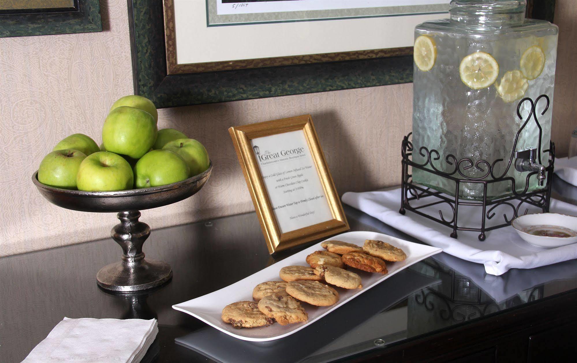 The Great George Hotel Шарлъттаун Екстериор снимка